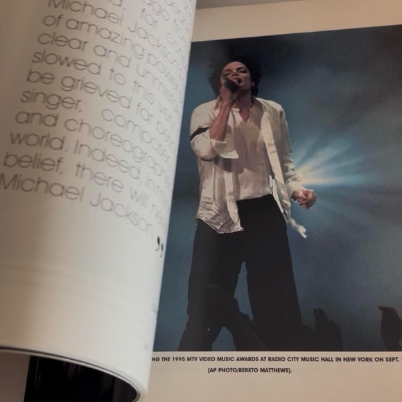 Michael Jackson Tribute Paperback – The World Says Goodbye to the King of Pop - Picture 5 of 7